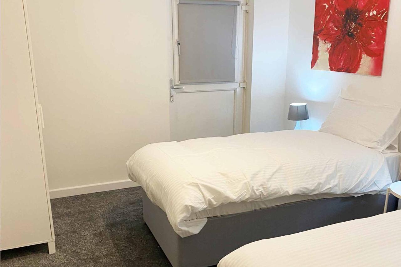 Sutton Contractor Accommodation - Warrington, St Helens Clock Face Esterno foto