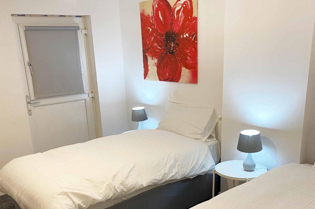 Sutton Contractor Accommodation - Warrington, St Helens Clock Face Esterno foto