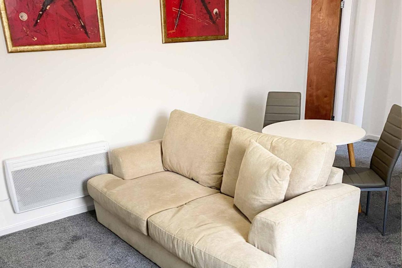 Sutton Contractor Accommodation - Warrington, St Helens Clock Face Esterno foto