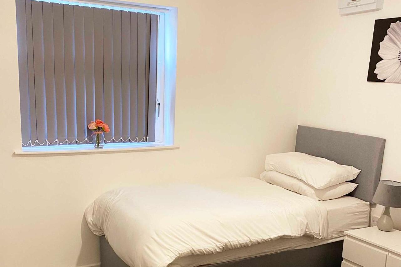 Sutton Contractor Accommodation - Warrington, St Helens Clock Face Esterno foto