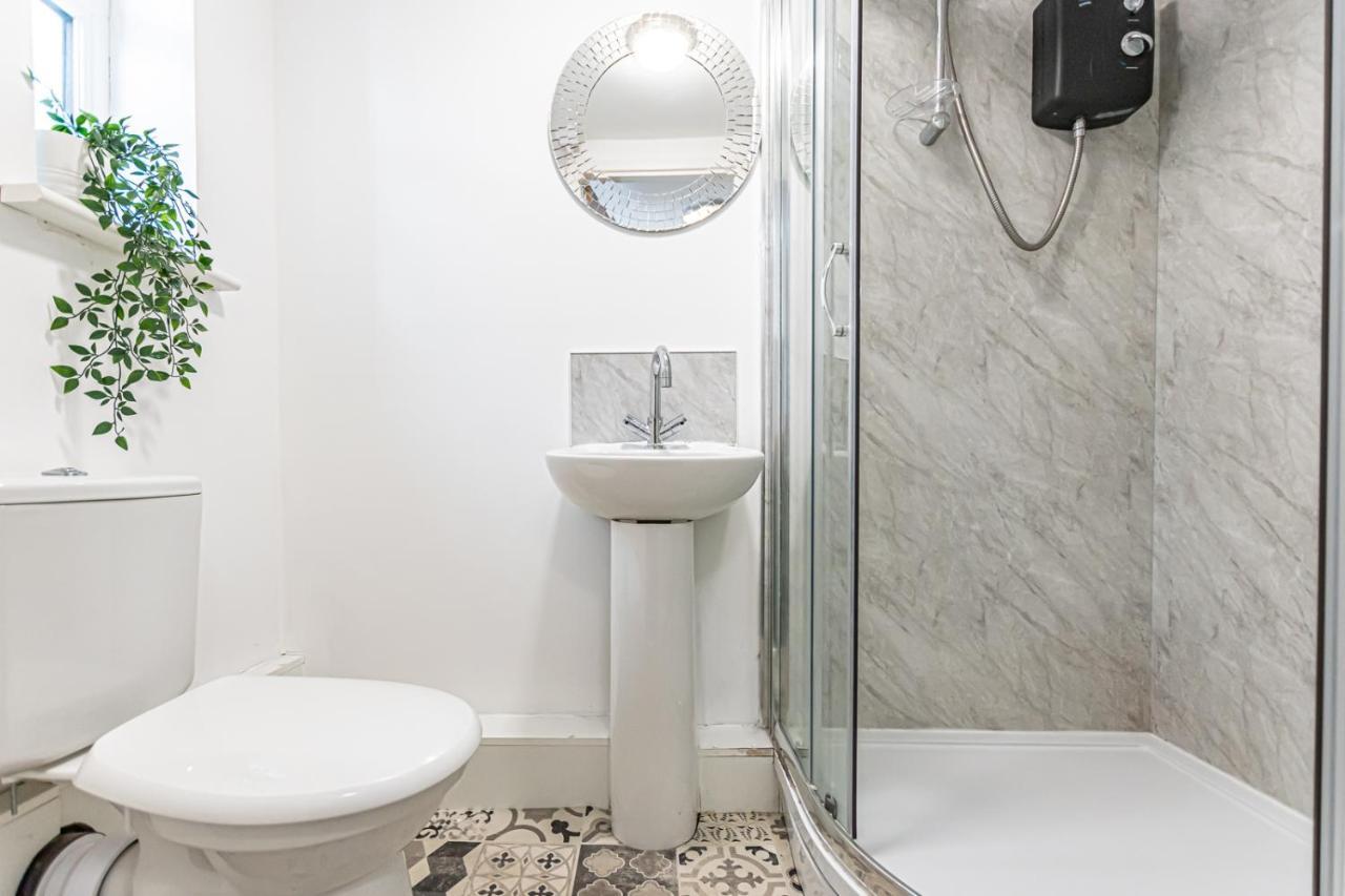 Sutton Contractor Accommodation - Warrington, St Helens Clock Face Esterno foto
